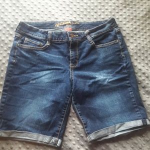 Size 11 Arizona Jeans Bermuda Shorts